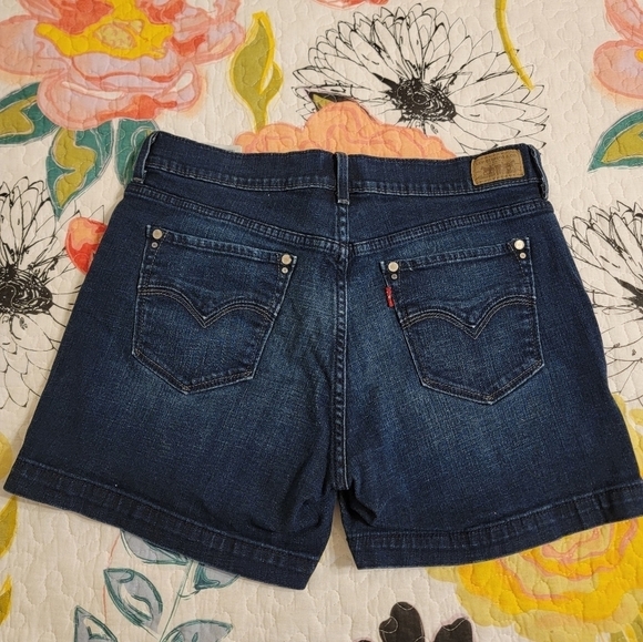 Levi's Ladies 515 Jean Shorts - Picture 2 of 2
